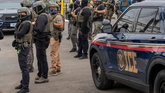 Imagen de archivo de agentes del Servicio de Inmigración y Control de Aduanas. Imagen de archivo de agentes del Servicio de Inmigración y Control de Aduanas.
