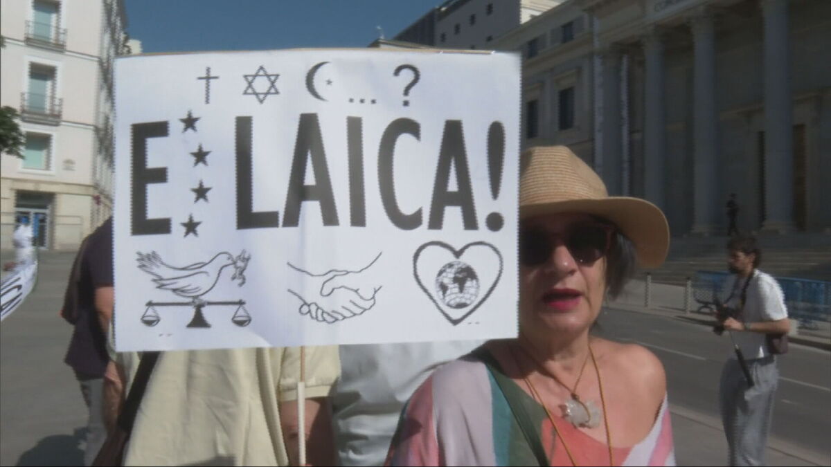 La visita de León XIV divide España entre los que añoran su llegada y los que creen que el despliegue es digno 