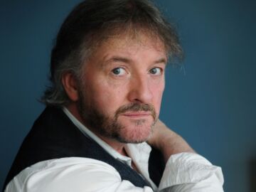 John Connolly en una imagen promocional de su última novela, 'Hijos de Eva'. John Connolly en una imagen promocional de su última novela, 'Hijos de Eva'.