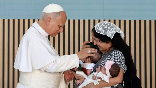 El papa se acerca a los más vulnerables en su visita a un centro de Cáritas y advierte contra las "ideologías mundanas que llevan a generalizaciones engañosas". El papa se acerca a los más vulnerables en su visita a un centro de Cáritas y advierte contra las "ideologías mundanas que llevan a generalizaciones engañosas".