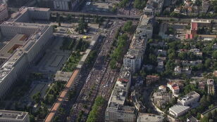 La 'papasi&oacute;n' toma Madrid: miles de personas abarrotan las calles para ver a Le&oacute;n XIV.