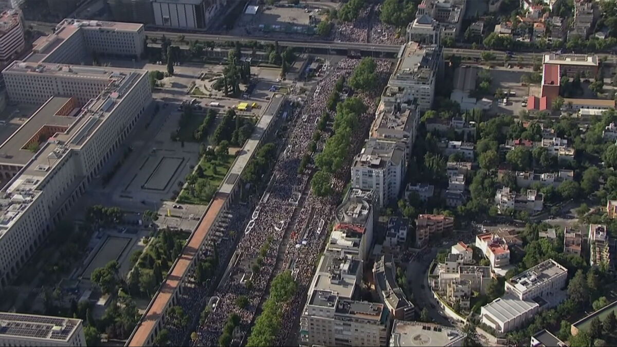 La 'papasión' toma Madrid: miles de personas abarrotan las c