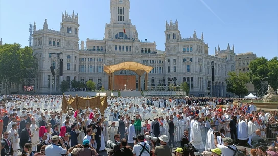 Emoción, madrugones y mucha expectación: así han vivido los fieles la multitudinaria misa del papa León XIV en Cibeles. Emoción, madrugones y mucha expectación: así han vivido los fieles la multitudinaria misa del papa León XIV en Cibeles.