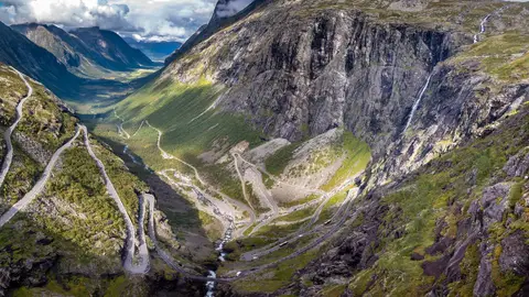 Carretera panorámica en Noruega Carretera panorámica en Noruega