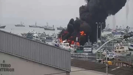 Imagen del incendio producido en el Puerto de Manta (Ecuador) Imagen del incendio producido en el Puerto de Manta (Ecuador)