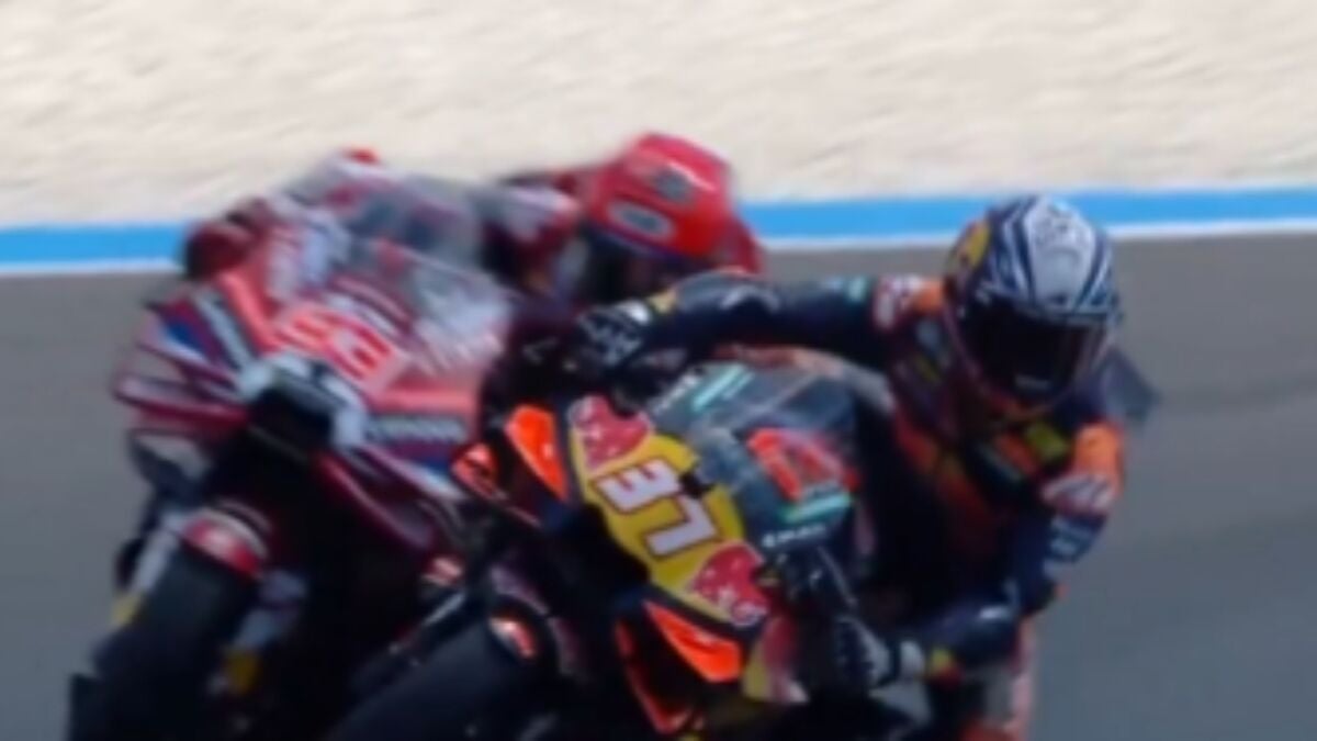 Brutal duelo entre Marc Márquez y Pedro Acosta que casi term