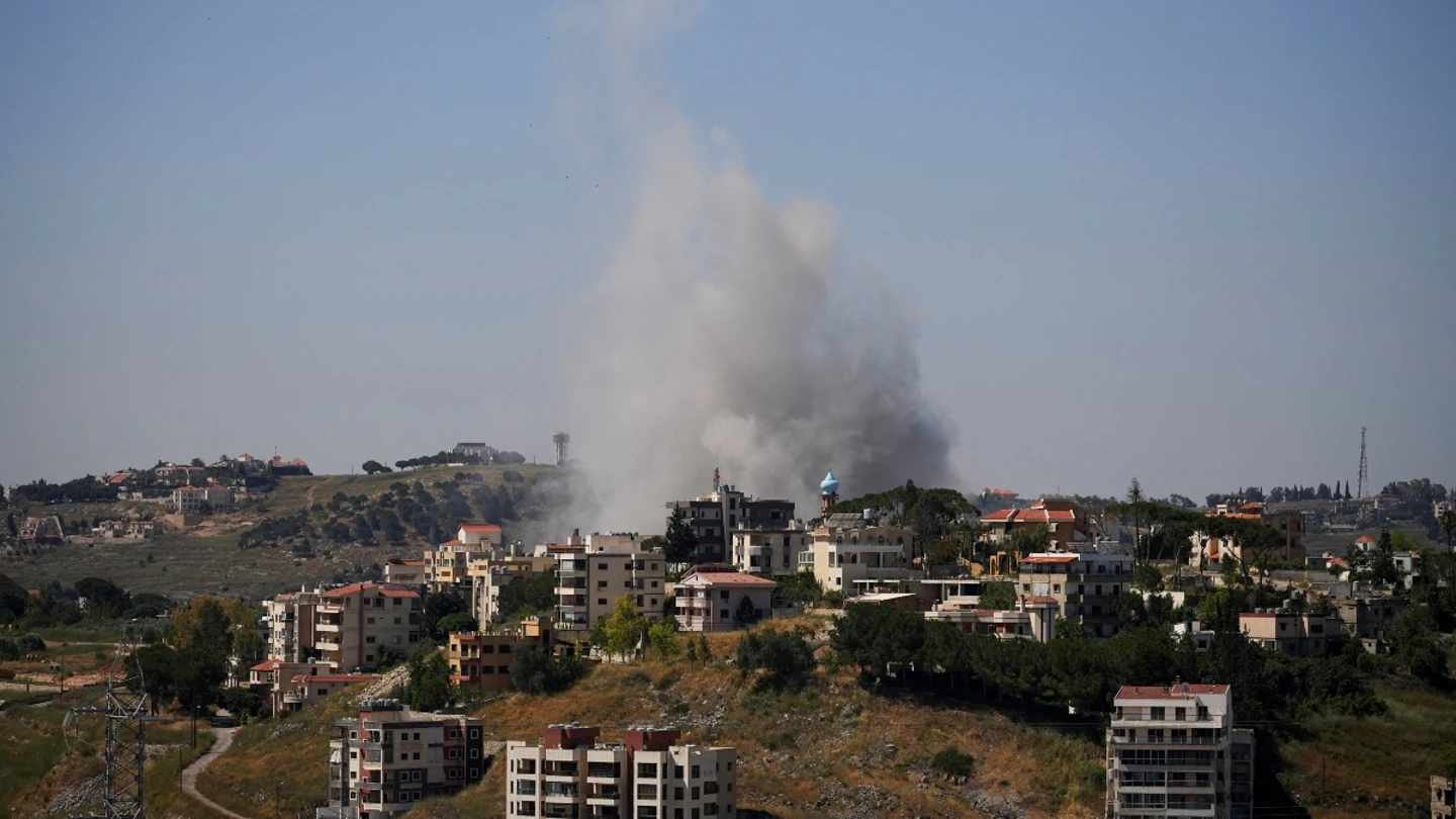 Columna de humo en Líbano tras un ataque de Israel Columna de humo en Líbano tras un ataque de Israel