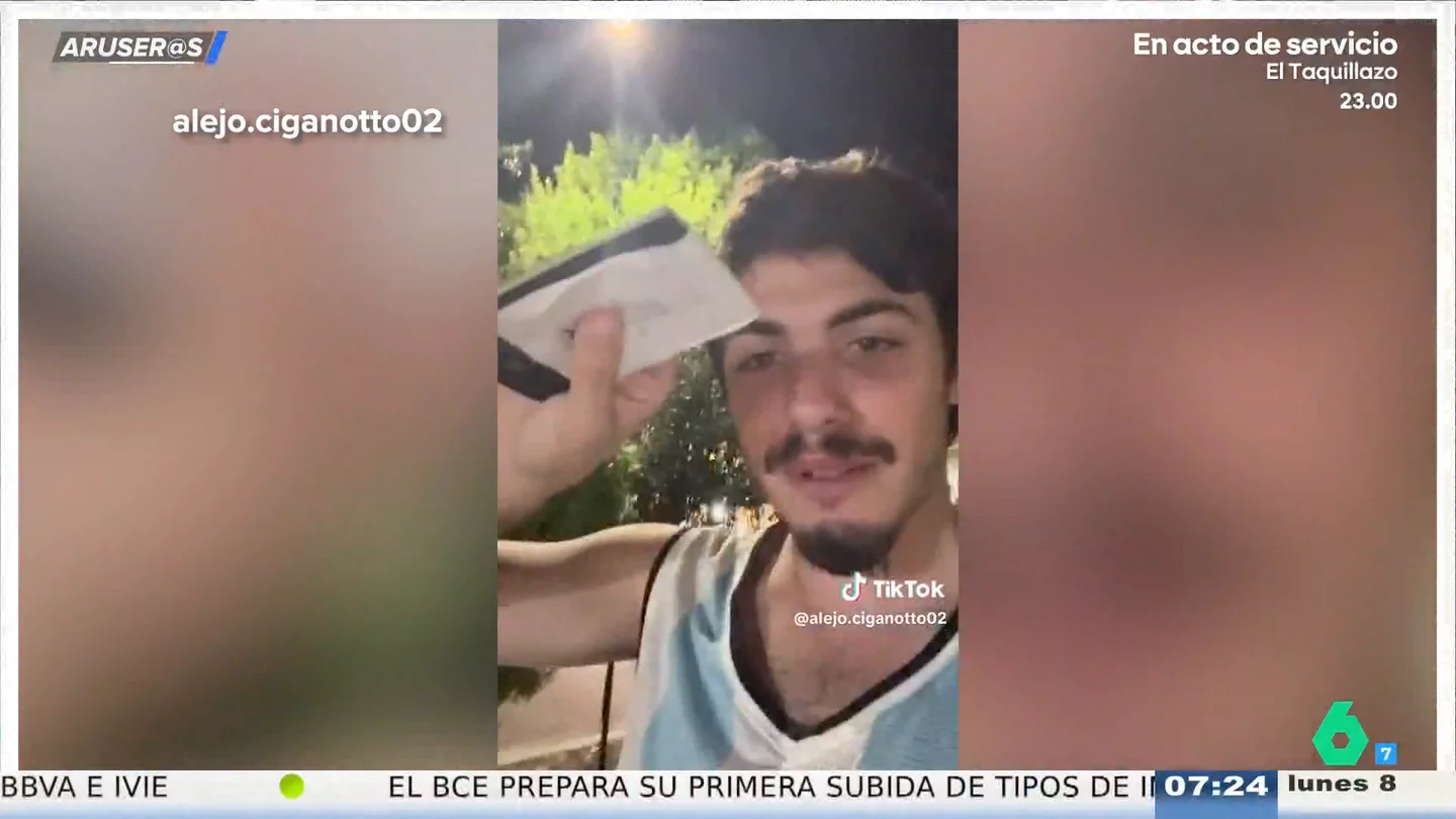 Alfonso Arús, pendiente del influencer argentino que se empeña en llegar andando a EE.UU. para el Mundial: "Suerte que Argentina no juega el primer día" Alfonso Arús, pendiente del influencer argentino que se empeña en llegar andando a EE.UU. para el Mundial: "Suerte que Argentina no juega el primer día"