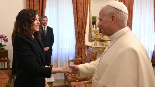  Ayuso se re&uacute;ne en la Nunciatura con el papa Le&oacute;n XIV.
