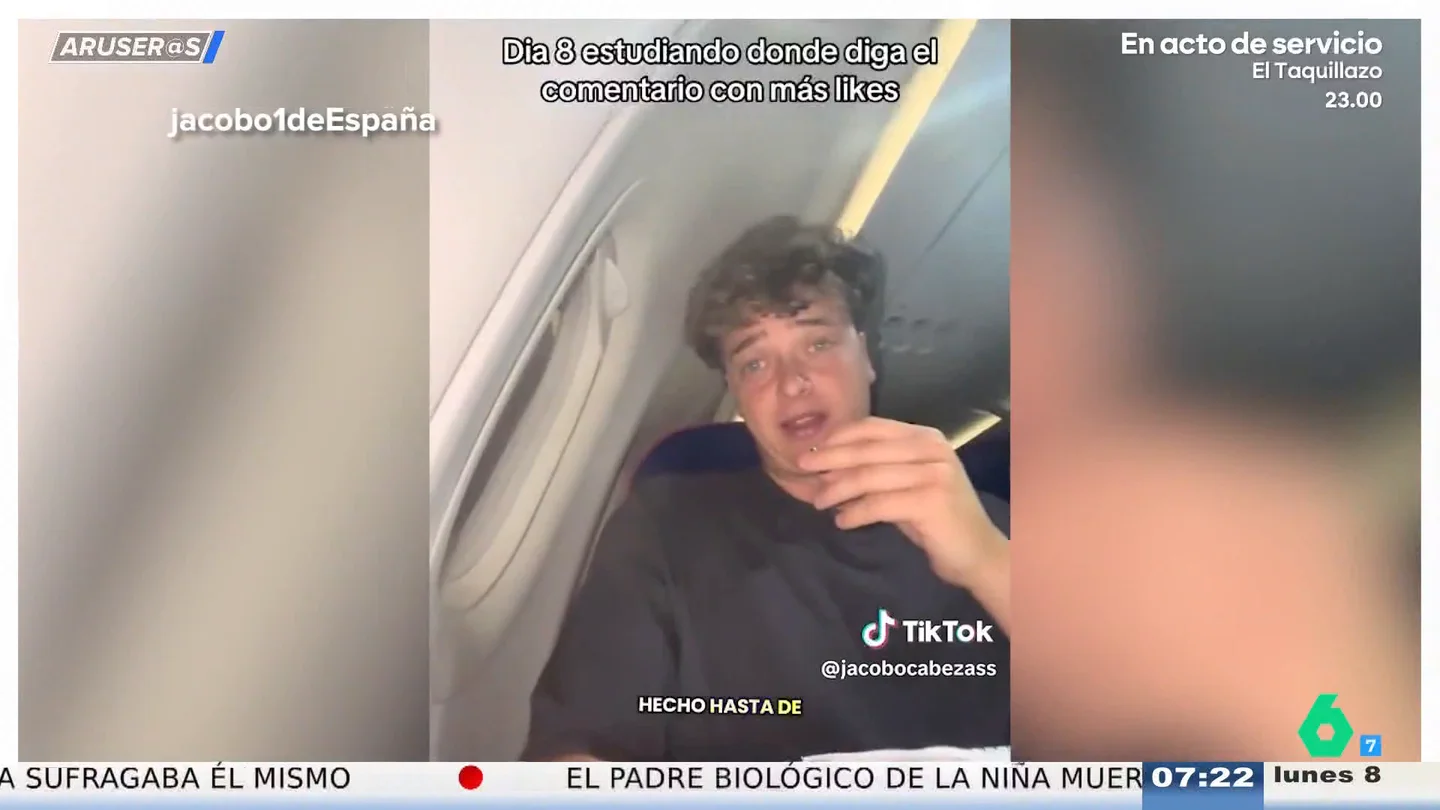 Se pone a estudiar en el vuelo más barato de Ryanair porque sus seguidores se lo piden... y esto es lo que sucede Se pone a estudiar en el vuelo más barato de Ryanair porque sus seguidores se lo piden... y esto es lo que sucede