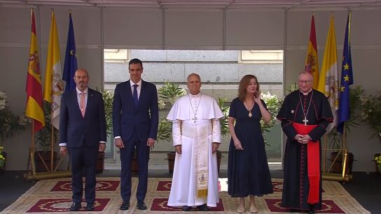 El presidente del Senado, Pedro Roll&aacute;n, el presidente del Gobierno, Pedro S&aacute;nchez, el papa Le&oacute;n XIV, y la presidenta del Congreso, Francina Armengol, en el Congreso