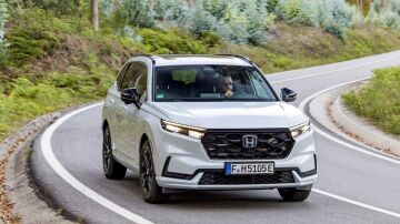 Le sale al Toyota RAV4 rival, japon&eacute;s con motor h&iacute;brido enchufable y en una nueva versi&oacute;n m&aacute;s barata