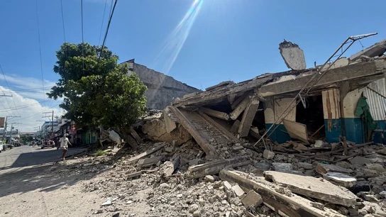 Un terremoto de magnitud 7,8 golpea el sur de Filipinas Un terremoto de magnitud 7,8 golpea el sur de Filipinas