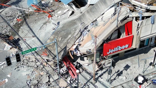 Un terremoto de magnitud 7,8 golpea el sur de Filipinas y provoca varias alertas de tsunami: hay al menos tres muertos Un terremoto de magnitud 7,8 golpea el sur de Filipinas y provoca varias alertas de tsunami: hay al menos tres muertos