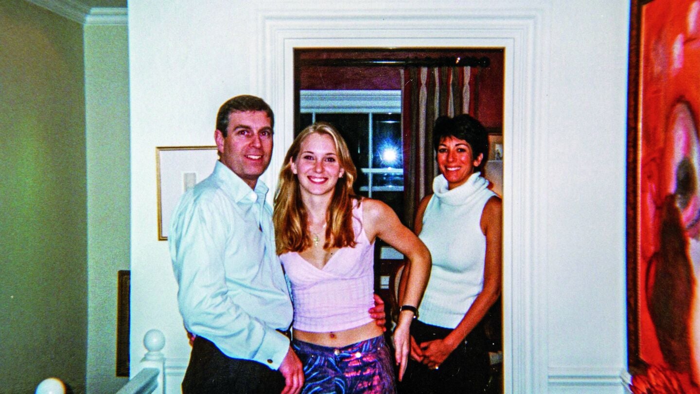 Virginia Roberts Giuffre, con el Pr&iacute;ncipe Andr&eacute;s y Ghislaine Maxwell