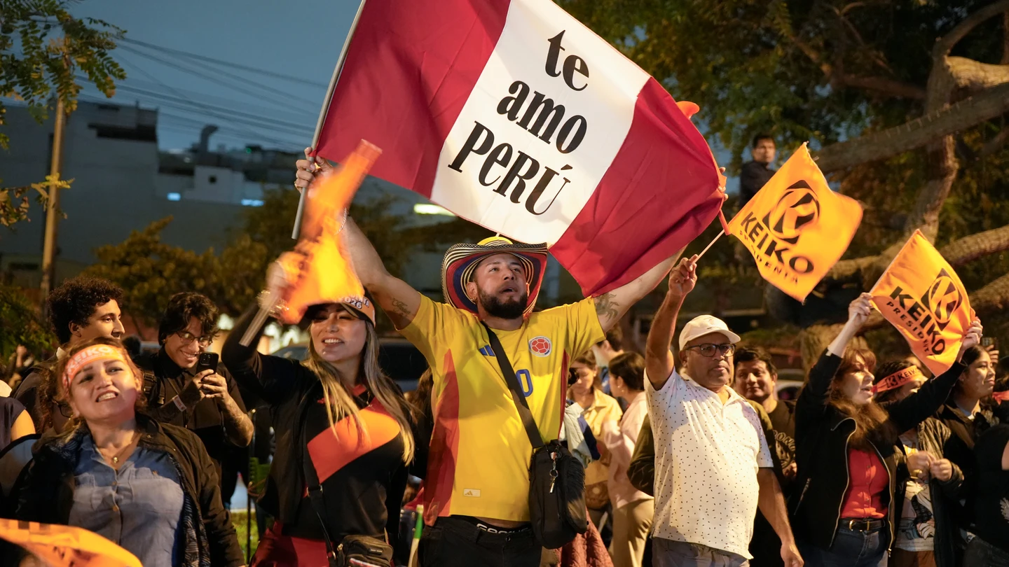 Simpatizantes de Keiko Fujimori tras las elecciones presidenciales de Perú Simpatizantes de Keiko Fujimori tras las elecciones presidenciales de Perú