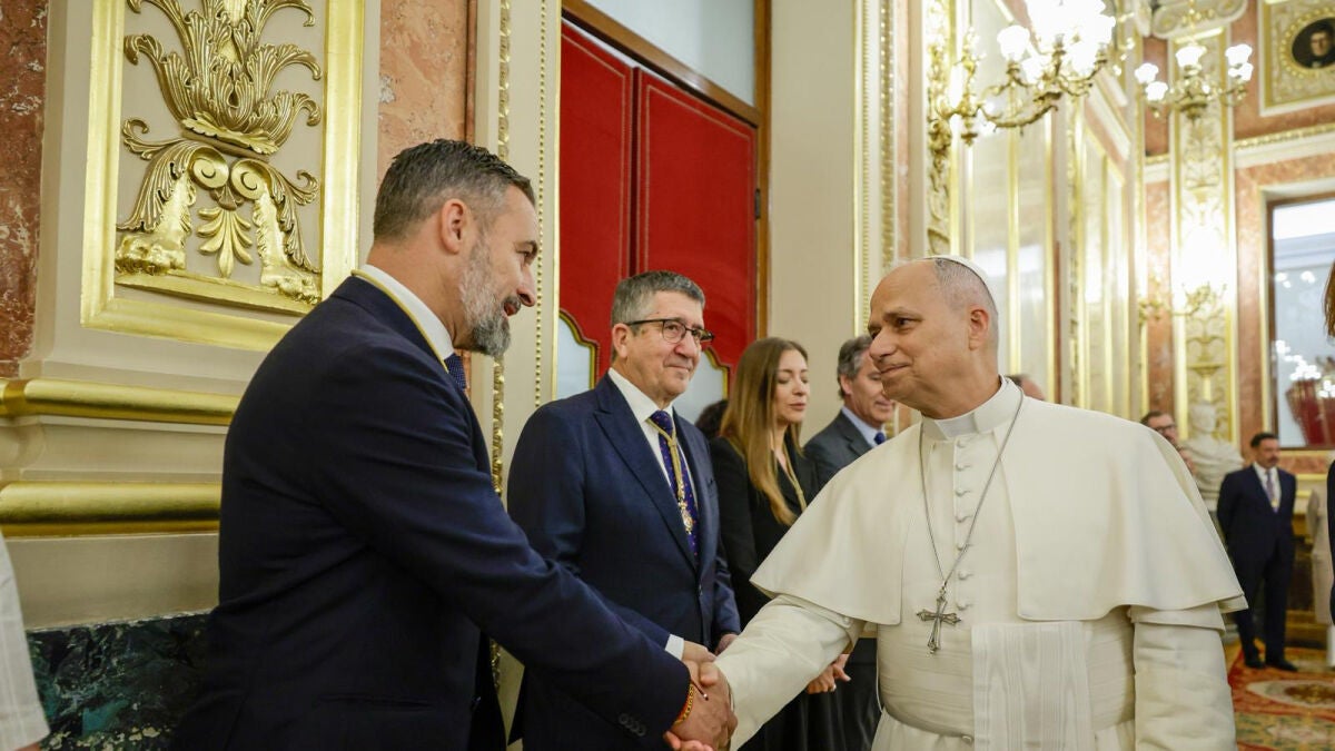 Abascal confronta con el papa: "Me gusta la política migrato