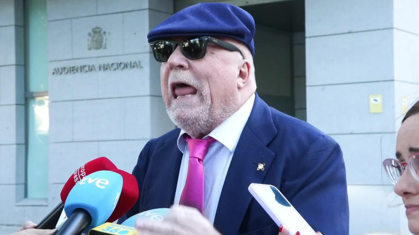Villarejo pierde los papeles con los periodistas en el juicio de la Kitchen: "Váyase a tomar por culo" Villarejo pierde los papeles con los periodistas en el juicio de la Kitchen: "Váyase a tomar por culo"
