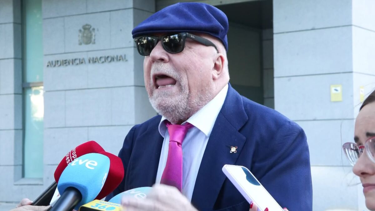Villarejo pierde los papeles con los periodistas e