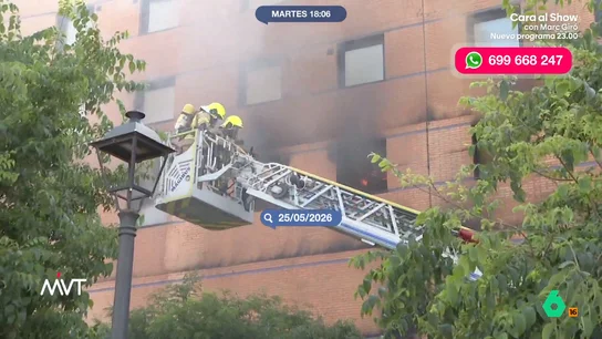 Vuelven las llamas al hotel IBIS de Málaga: el riesgo de colapso impide extinguir por completo el incendio El fuego en el hotel se inició hace dos semanas en una de las cocinas. Los vecinos se quejan de que se mantiene el olor a quemado y que, casi todos los días, aparece humo.