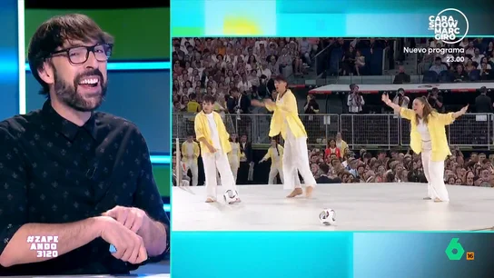 Quique Peinado alucina con las caras del papa ante la metáfora religioso-futbolística de Manolo Lama y Paco González Uno de los momentazos ayer en el Bernabéu con el papa León XIV fue la performance entre lo futbolístico y lo religioso-caritativo narrada por Manolo Lama y Paco González, que los zapeadores analizan en este vídeo.