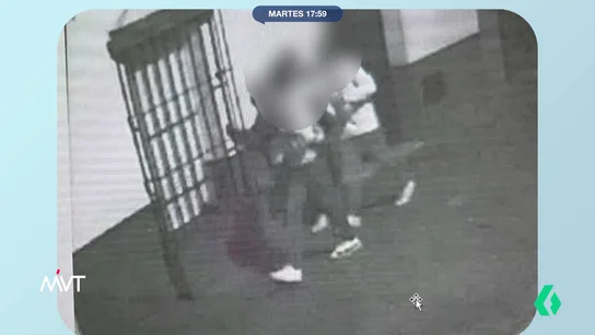 Detenidos los tres jóvenes que dieron una paliza a un anciano en Los Palacios: dicen que tomaron gas de la risa La Guardia Civil al reconstruir lo que había ocurrido encontraron imágenes de los jóvenes con unas bombonas de óxido nitroso. Los tres justifican la brutal agresión diciendo que habían tomado esta droga recreativa.