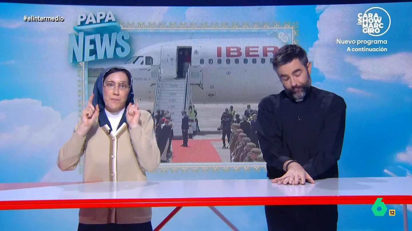 'Sor' Cristina Gallego, al ver al papa bendecir unas ambulancias La 'hermana' Cristina Gallego y el 'padre' Dani Mateo analizan la primera jornada del papa León XIV en Barcelona, con percance en el aeropuerto y su bendición a unas ambulancias como momentazos.