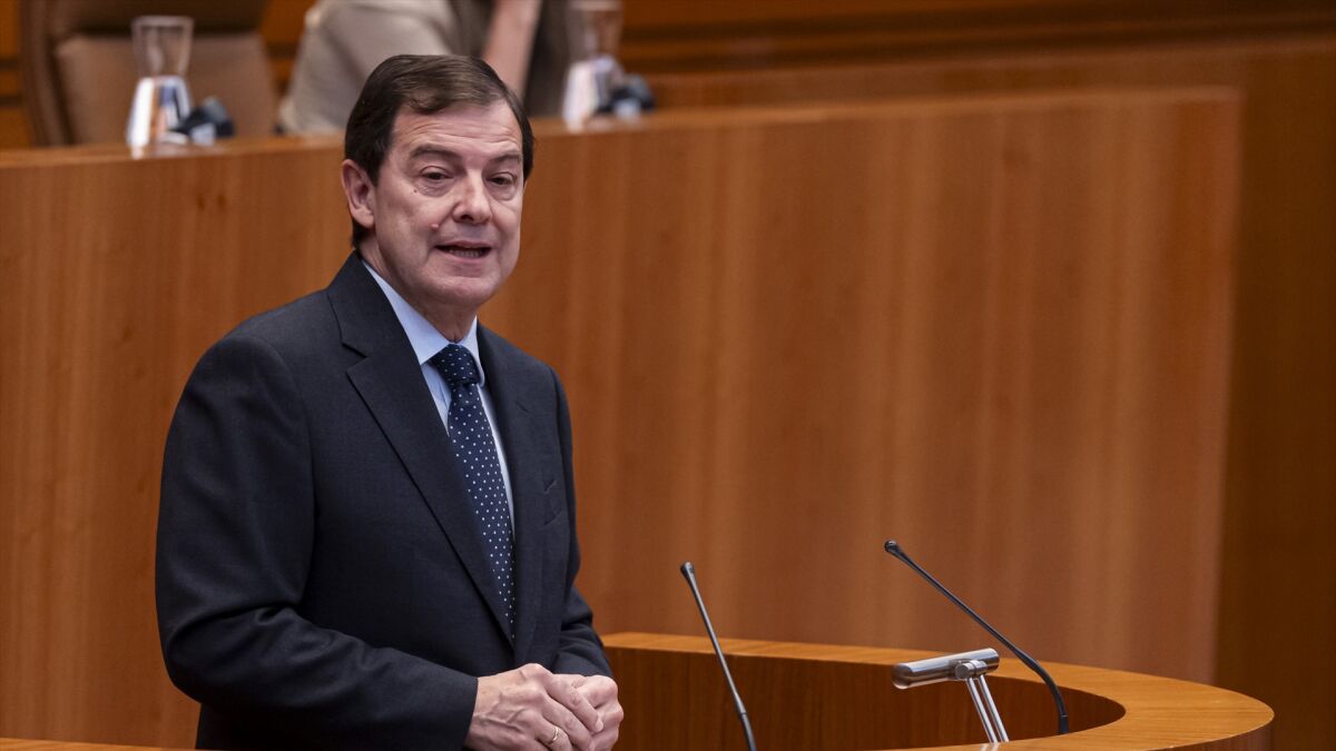 Mañueco es investido presidente de Castilla y León
