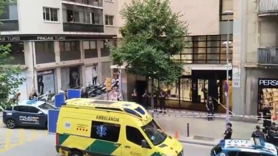 Los Mossos investigan la muerte violenta de un hombre en el centro de Barcelona