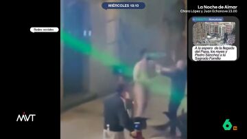 Desnudo y sin control: un hombre agrede a otro en Barcelona y despu&eacute;s se autolesiona contra una pared