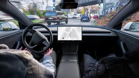 Dinamarca da luz verde a la conducción automatizada total supervisada de la mano de Tesla Dinamarca da luz verde a la conducción automatizada total supervisada de la mano de Tesla