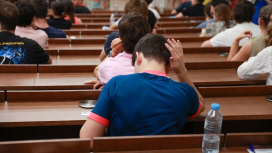 Varios alumnos, en un examen de la PAU de 2026 en Sevilla
