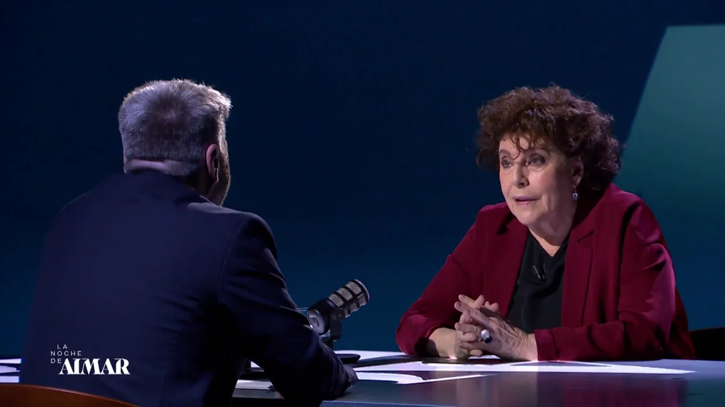 Charo López y la escena de la masturbación que marcó a España: "Hoy en día no creo que se atreviera nadie a hacerla" Charo López y la escena de la masturbación que marcó a España: "Hoy en día no creo que se atreviera nadie a hacerla"