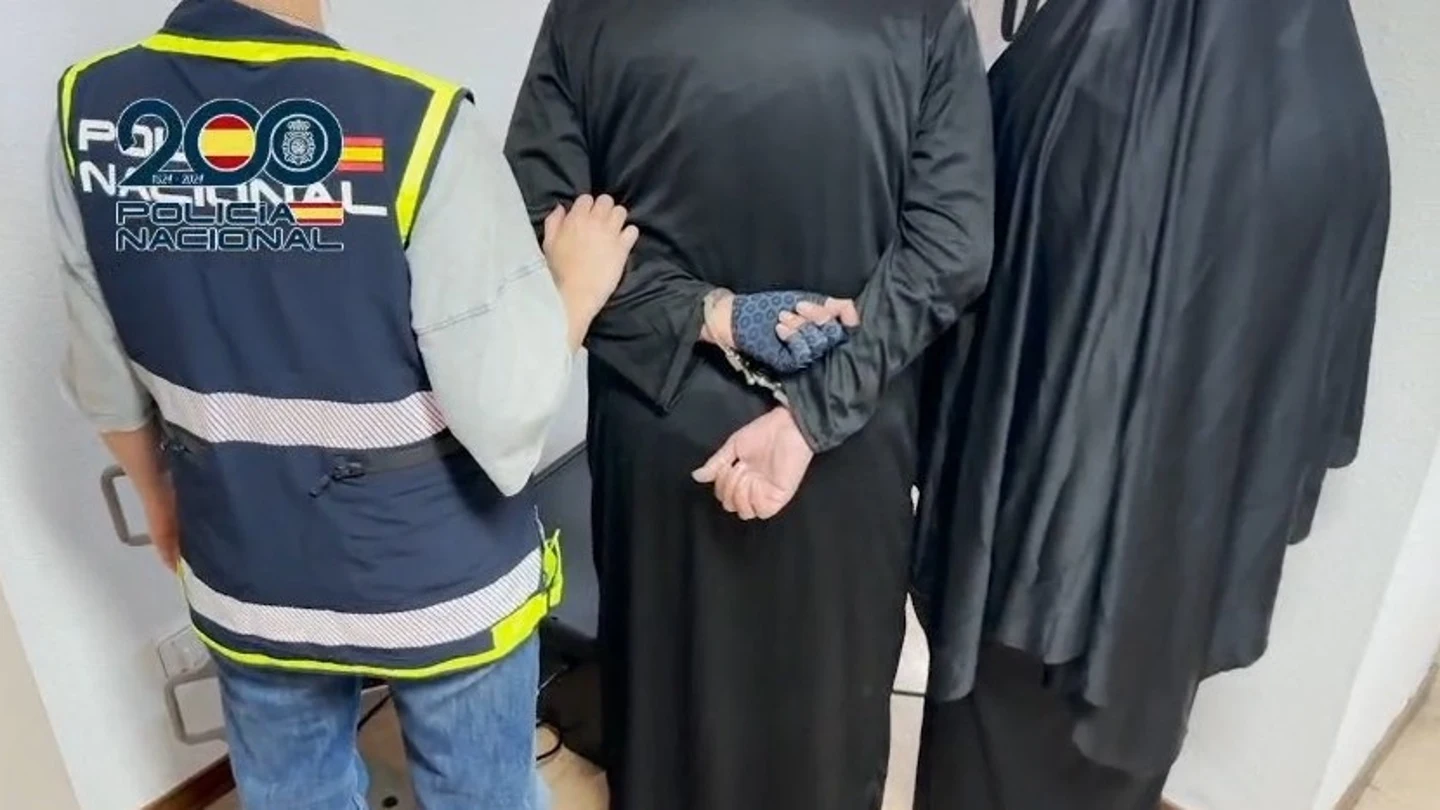 Detenidos siete personas por atracar una joyería de Ciudad Lineal, dos de ellos vestidos de religiosos que sirvieron de señuelo Detenidos siete personas por atracar una joyería de Ciudad Lineal, dos de ellos vestidos de religiosos que sirvieron de señuelo