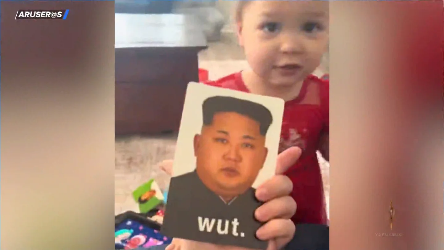 El divertido vídeo viral de la niña que ve una foto de Kim Jong-Un y cree que es su padre El divertido vídeo viral de la niña que ve una foto de Kim Jong-Un y cree que es su padre