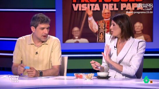 La experta en protocolo indica que se pueden a&ntilde;adir picatostes o verduras troceadas, pero con moderaci&oacute;n. Descubre cu&aacute;l es la manera m&aacute;s adecuada de tomar este plato en el v&iacute;deo principal.
