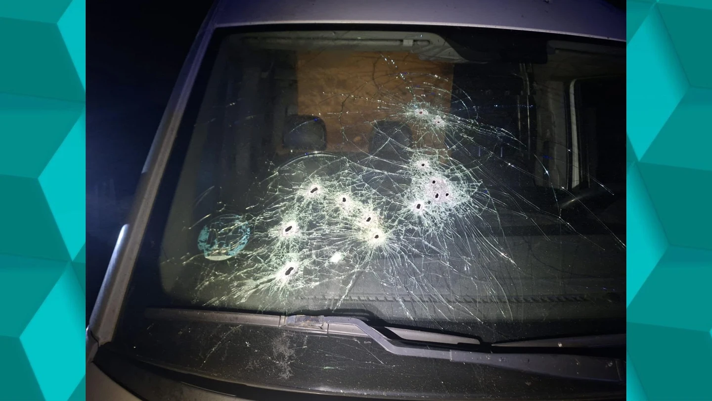 Así quedó uno de los coches de los agentes de la Guardia Civil tiroteados por los narcos en Huelva Así quedó uno de los coches de los agentes de la Guardia Civil tiroteados por los narcos en Huelva