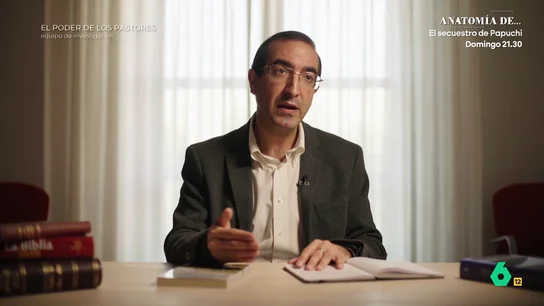 Luis Santamaría explica que en el cristianismo evangélico "no hay una autoridad visible sobre todas las iglesias" El investigador expone que esto sería imposible. Además, no dan culto "a ningún mediador entre Dios y los hombres" y que, aunque sí que creen en Jesucristo, "no se les da culto ni a la virgen ni a los santos".