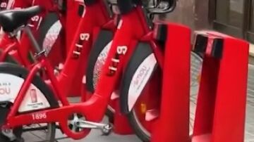 Bici el&eacute;ctrica con el sil&iacute;n girado