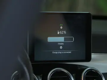 Las baterías de los coches eléctricos pueden alargarse hasta un 23% gracias a la IA Las baterías de los coches eléctricos pueden alargarse hasta un 23% gracias a la IA