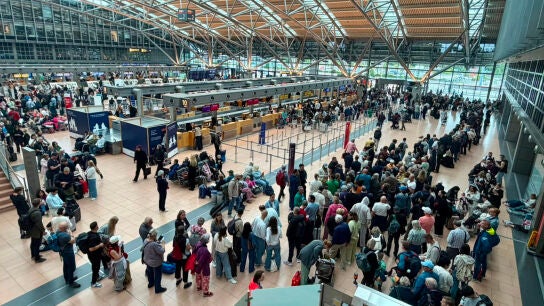 Vista de la terminal de pasajeros del aeropuerto de Hamburgo, Alemania