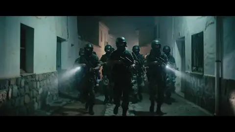 Así neutralizó la Policía a unos borrachos que salieron cantando el 'Asturias patria querida' en plena operación de rescate a Papuchi Así neutralizó la Policía a unos borrachos que salieron cantando el 'Asturias patria querida' en plena operación de rescate a Papuchi