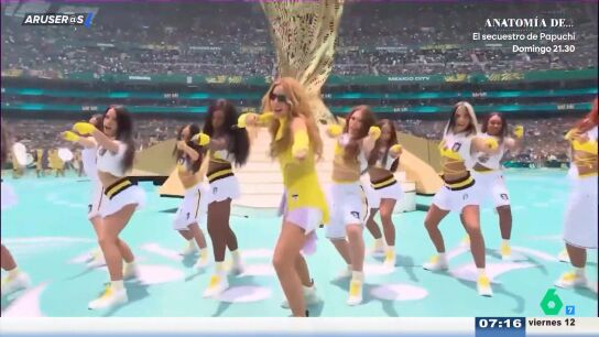Shakira deslumbra en la inauguraci&oacute;n del Mundial de F&uacute;tbol vestida de amarillo cantando 'Dai Dai'