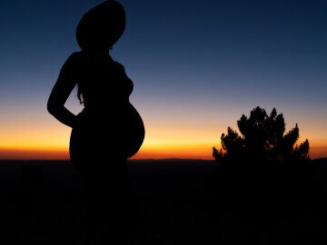 Una embarazada de noche