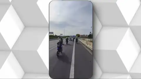 Persecución de película en Torrent, Valencia: seis motoristas detenidos, dos menores, por conducción temeraria. Persecución de película en Torrent, Valencia: seis motoristas detenidos, dos menores, por conducción temeraria.