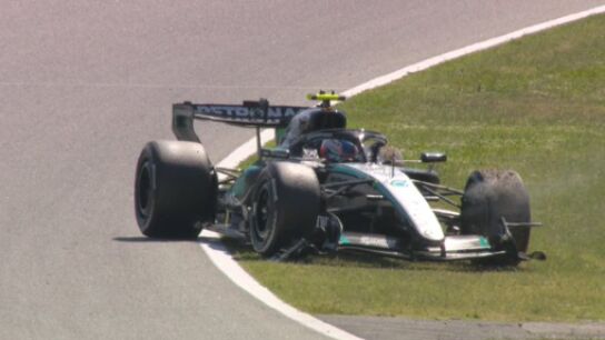  El primer drama para Antonelli: su Mercedes se queda parado y Hamilton le recorta 25 puntos