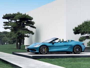 Le gana la partida al Tesla Roadster ahora que quieren entrar en F1: el coche de lujo de BYD para hacer temblar a Ferrari, Porsche y Mercedes alcanzando los 350 km/h