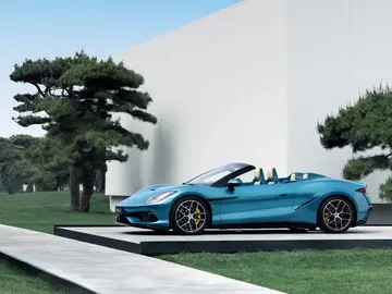 Le gana la partida al Tesla Roadster ahora que quieren entrar en F1: el coche de lujo de BYD para hacer temblar a Ferrari, Porsche y Mercedes alcanzando los 350 km/h Le gana la partida al Tesla Roadster ahora que quieren entrar en F1: el coche de lujo de BYD para hacer temblar a Ferrari, Porsche y Mercedes alcanzando los 350 km/h
