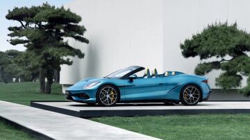 Le gana la partida al Tesla Roadster ahora que quieren entrar en F1: el coche de lujo de BYD para hacer temblar a Ferrari, Porsche y Mercedes alcanzando los 350 km/h