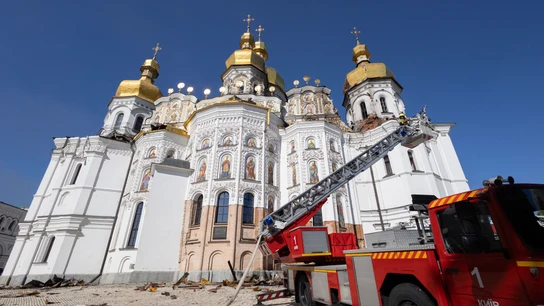 Daños en la Catedral de la Dormición de Kyiv, en el Monasterio de las Cuevas, tras el incendio Daños en la Catedral de la Dormición de Kyiv, en el Monasterio de las Cuevas, tras el incendio